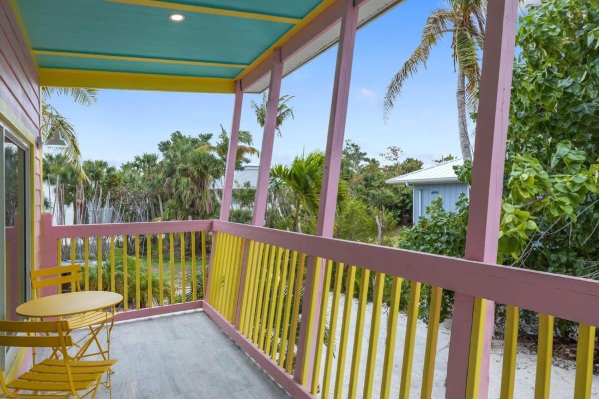 סאניבל Charming Suite With Balcony And Bikes At Historic Sandpiper Inn מראה חיצוני תמונה