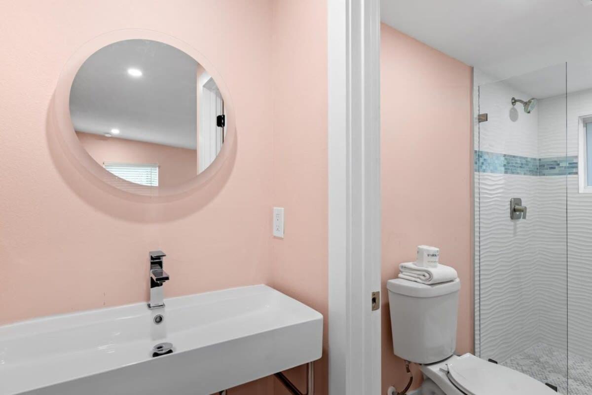 סאניבל Charming Suite With Balcony And Bikes At Historic Sandpiper Inn מראה חיצוני תמונה