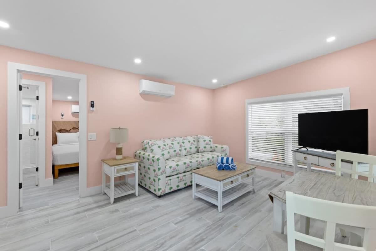 סאניבל Charming Suite With Balcony And Bikes At Historic Sandpiper Inn מראה חיצוני תמונה