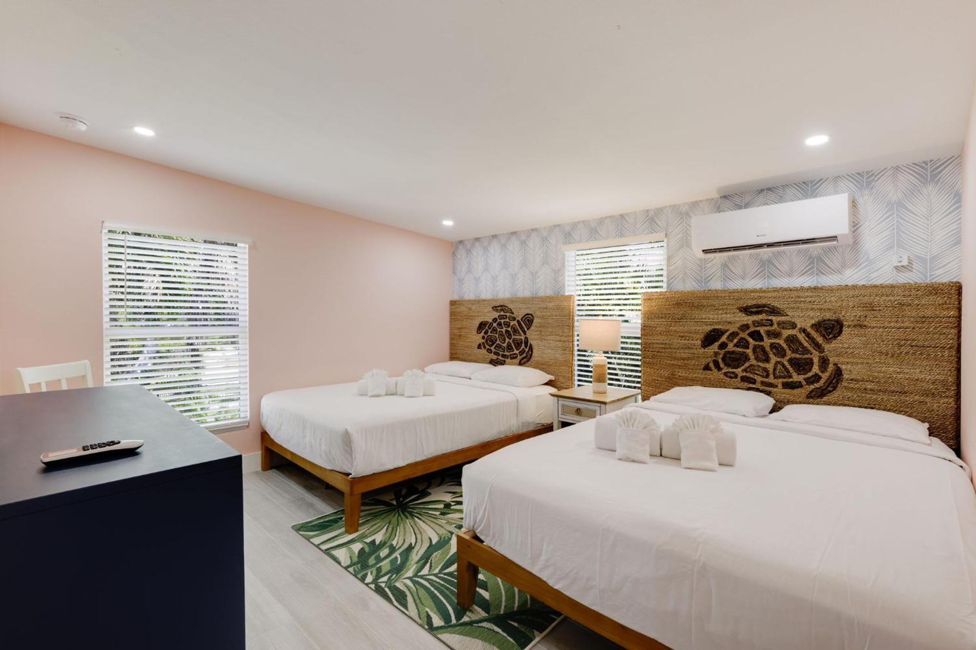 סאניבל Charming Suite With Balcony And Bikes At Historic Sandpiper Inn מראה חיצוני תמונה